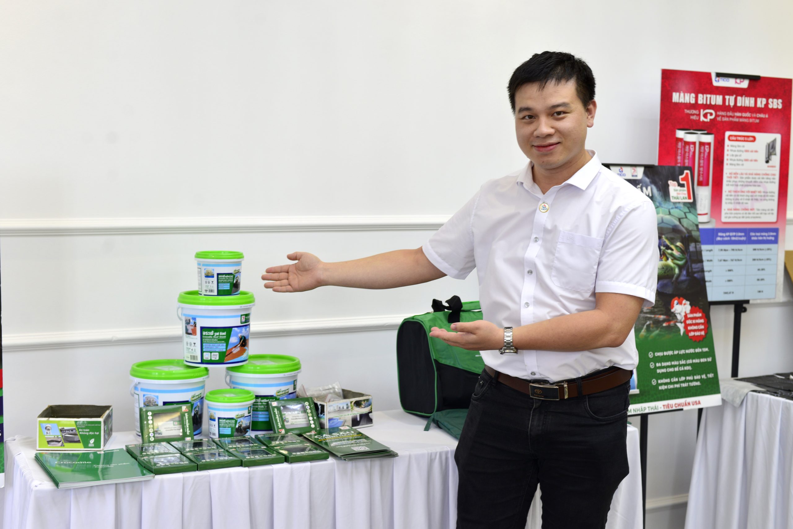 Dung dịch chống thấm gốc xi măng Crocodile