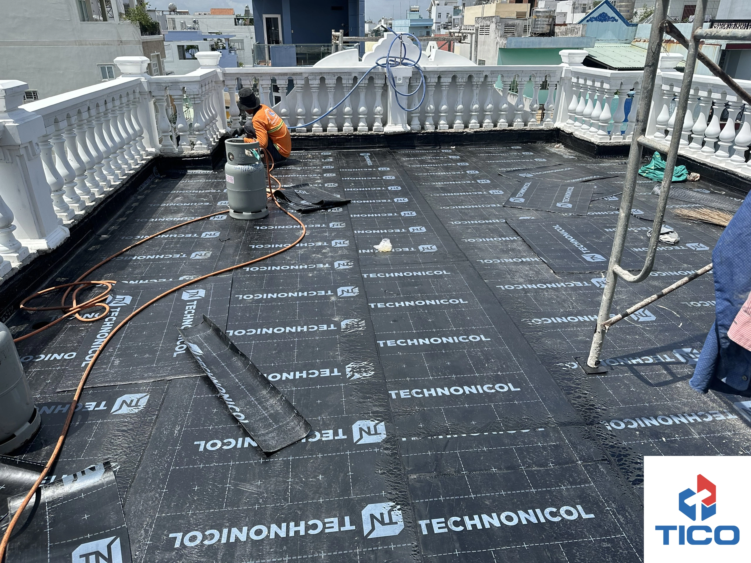 Thi công màng Technonicol Ultraplast B