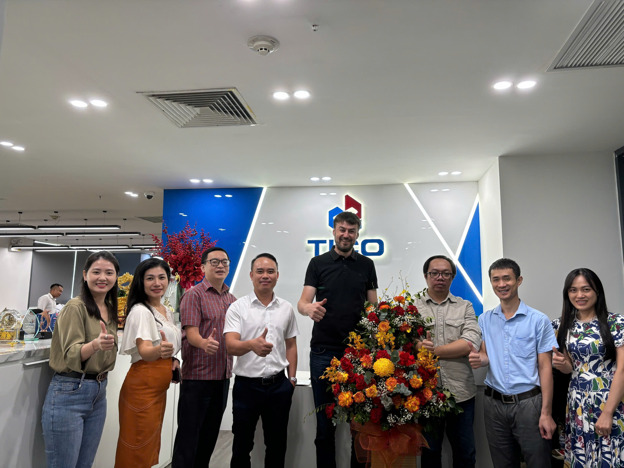 Đại diện Technonical thăm văn phòng làm việc đội ngũ chống thấm 247 TICO