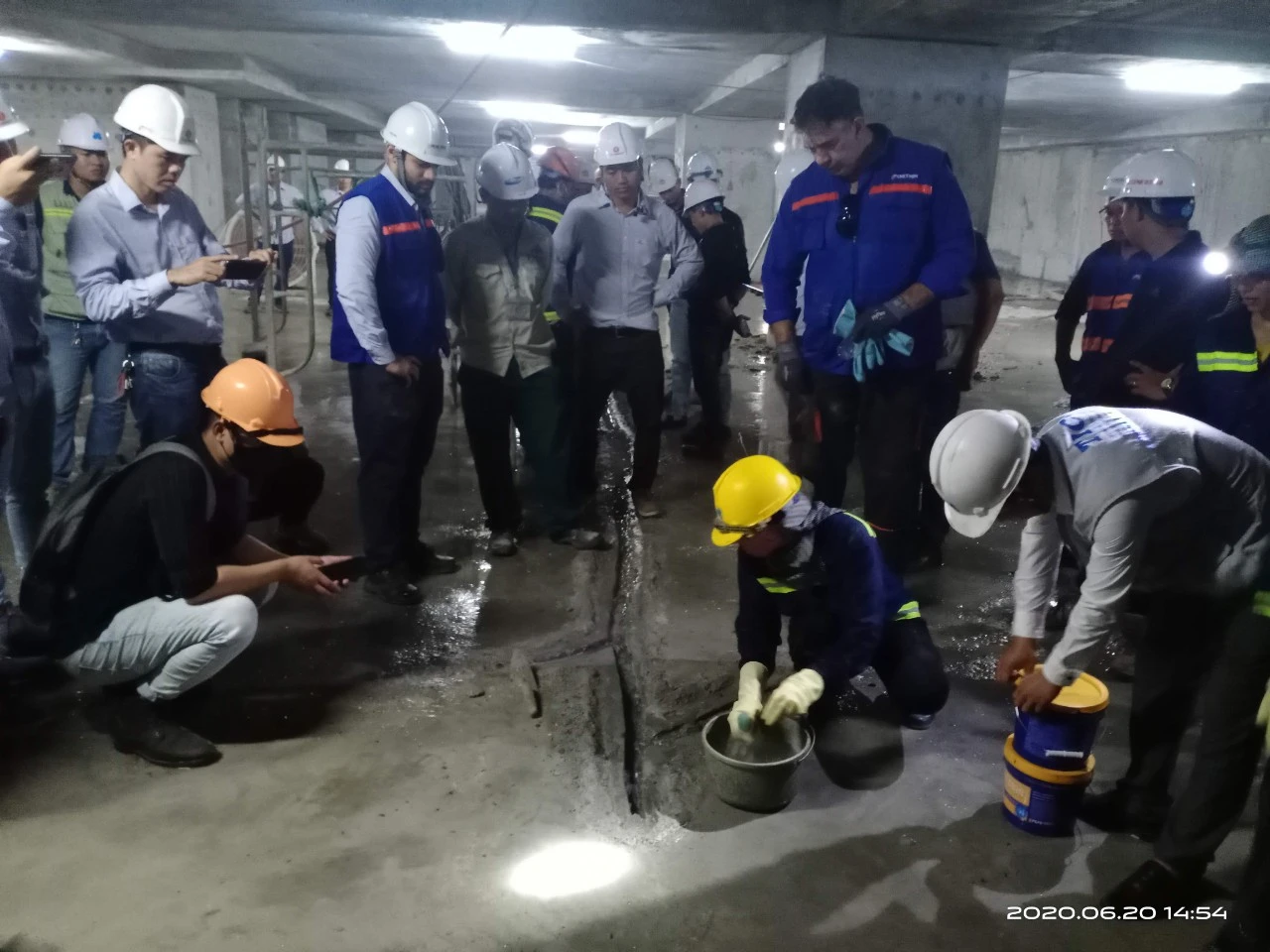 Hiện trường trao đổi tư vấn thi công chống thấm tầng hầm Chống thấm 247